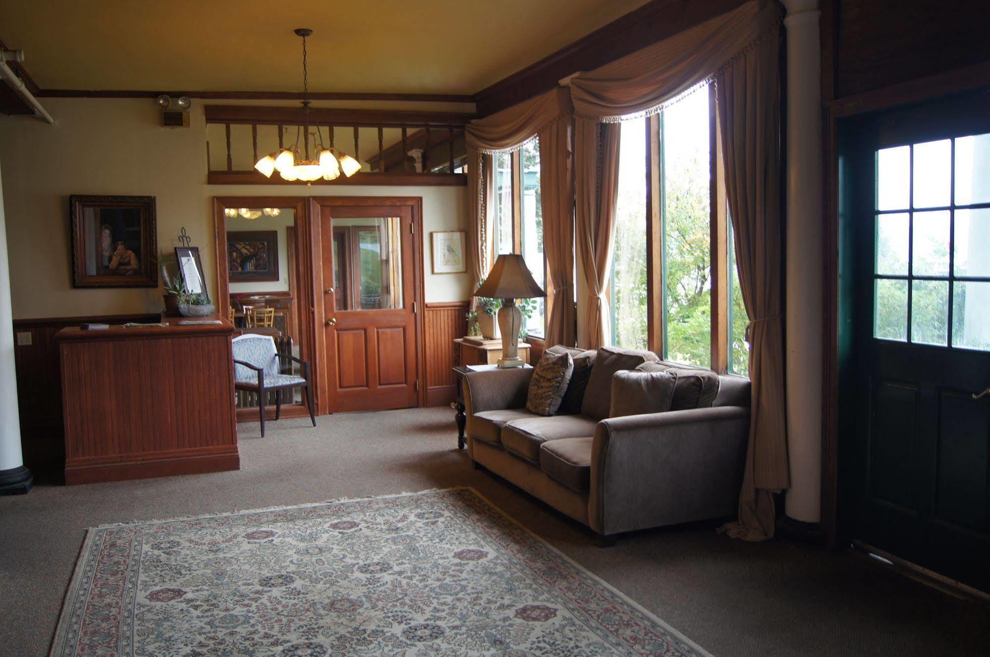 Hotel Halsingland Haines Esterno foto