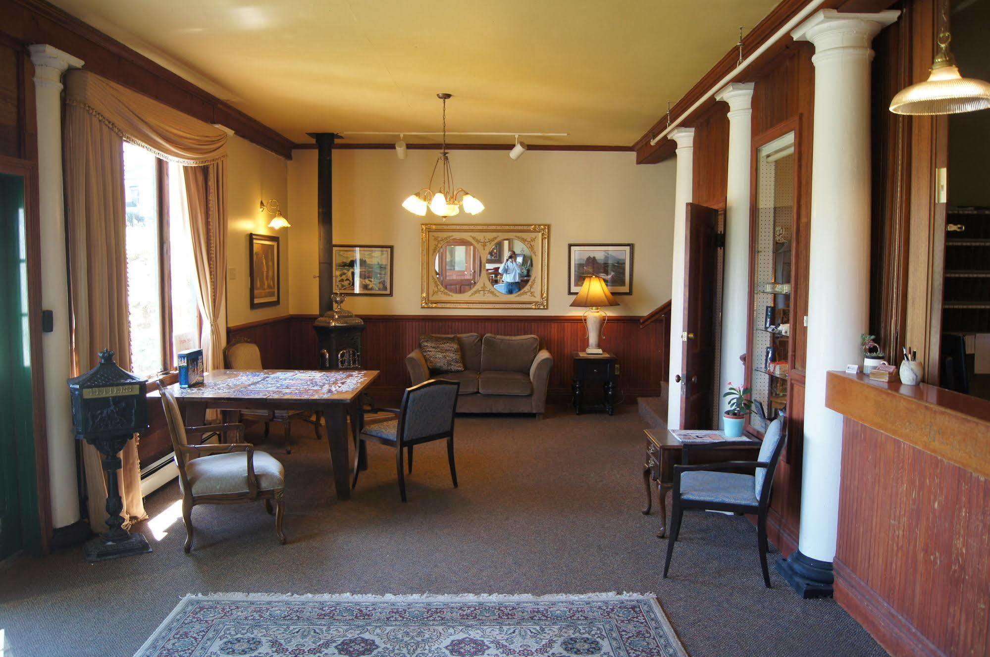 Hotel Halsingland Haines Esterno foto